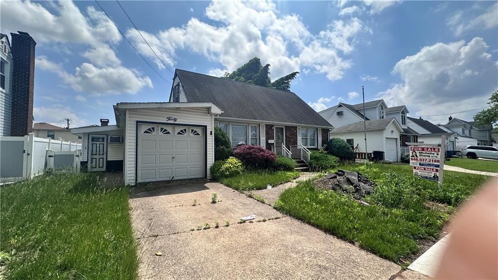 Attached, Exterior, Facade, Cape Cod