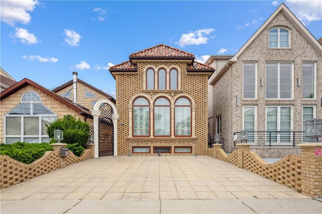 Exterior, Facade, Brick Facade, Mediterranean