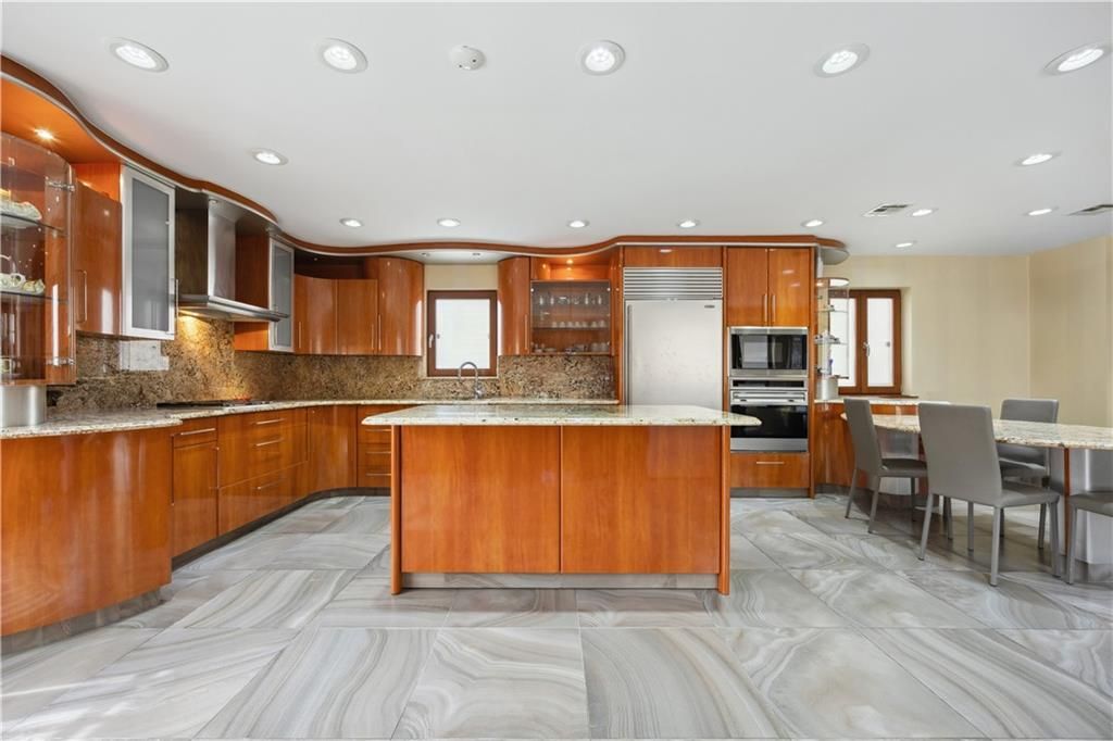 Dining room, Interior, Kitchen, Recessed Lighting, Stainless Steel Appliances