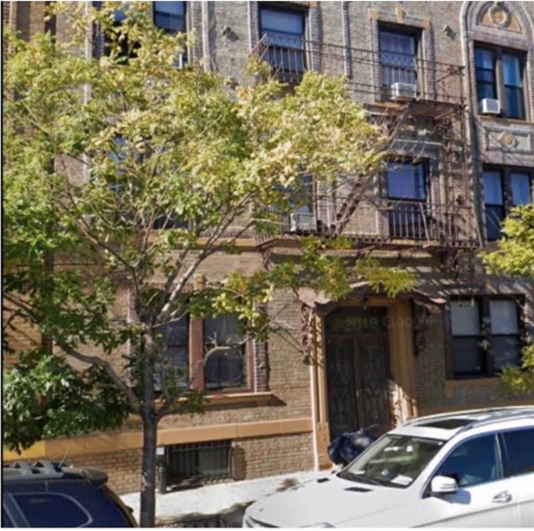 Exterior, Facade, Brick Facade, Rowhouse