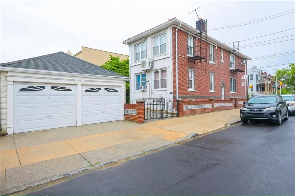 Attached, Detached Garage, Exterior, Facade, Brick Facade, None