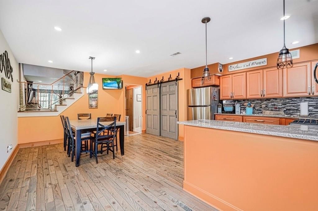 Dining room, Interior, Kitchen, Pendant Lights, Recessed Lighting, Wood Texture Flooring