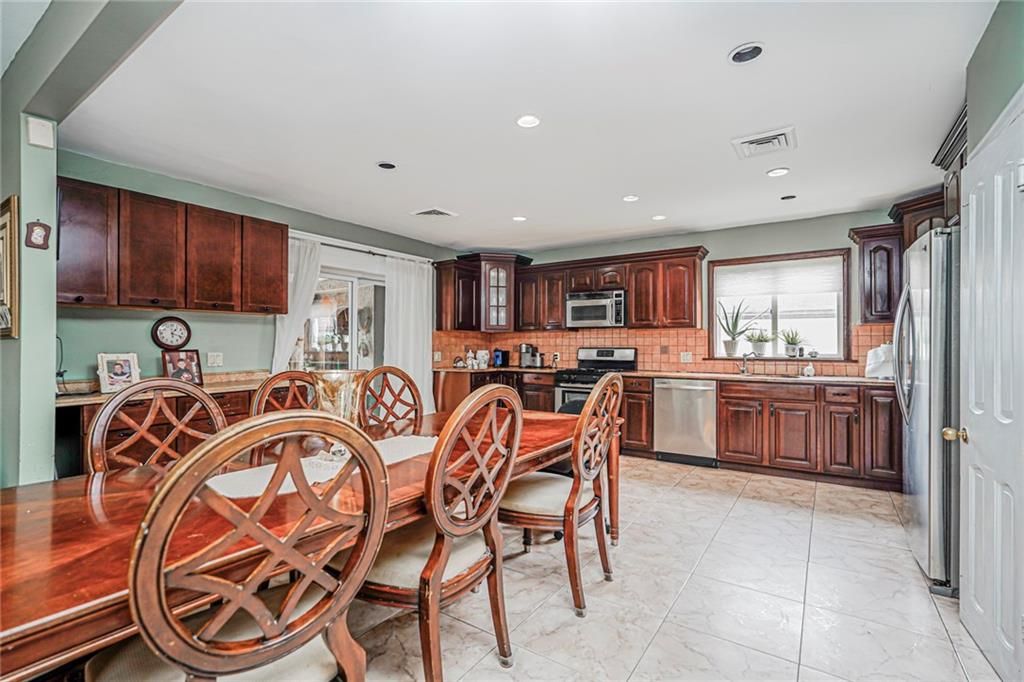 Dining room, Interior, Kitchen, Marble, Recessed Lighting, Stainless Steel Appliances