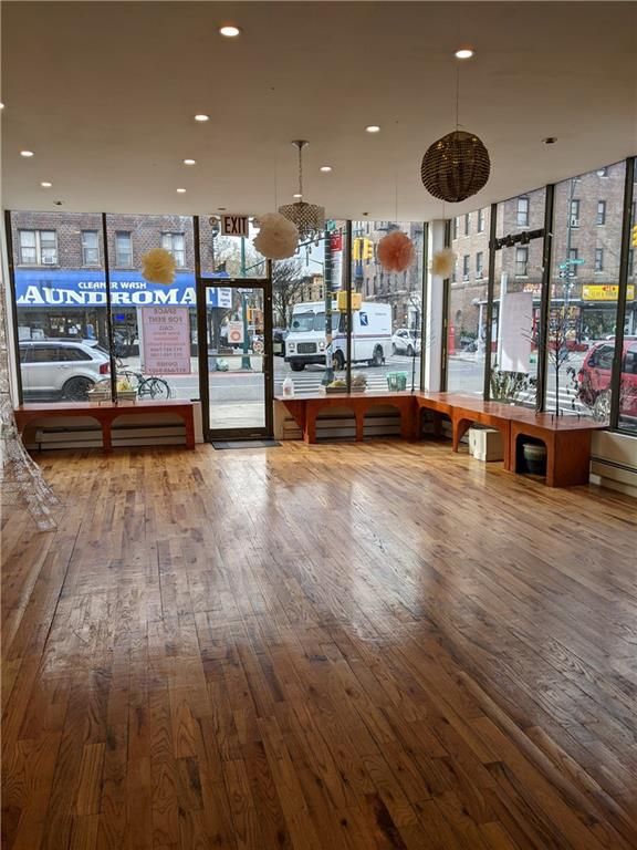 Interior, Pendant Lights, Recessed Lighting, Wood Texture Flooring
