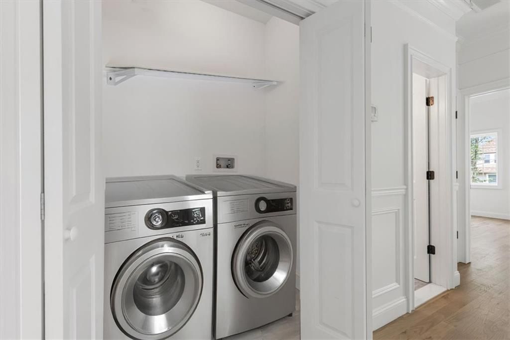 Interior, Utility Closets, Washer, Wood Texture Flooring