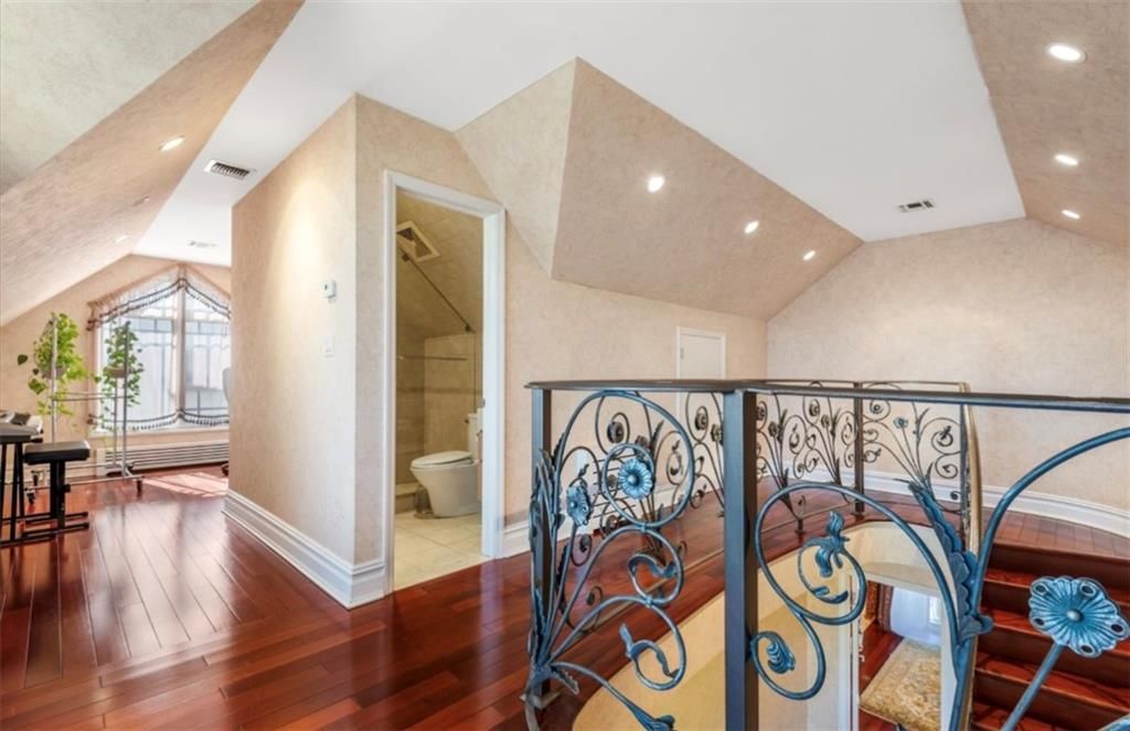 Bathroom, Interior, Recessed Lighting, Wood Texture Flooring