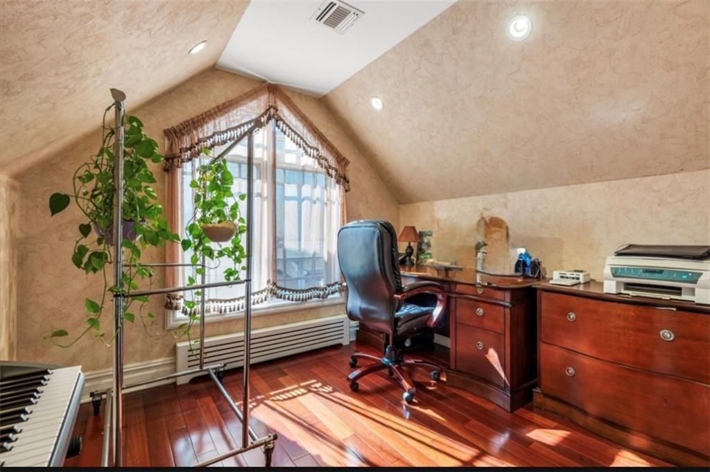 Home Office, Interior, Piano, Recessed Lighting, Wood Texture Flooring