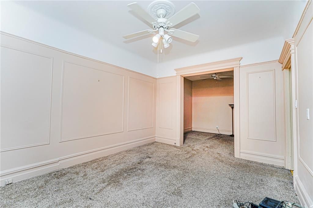 Empty room, Interior