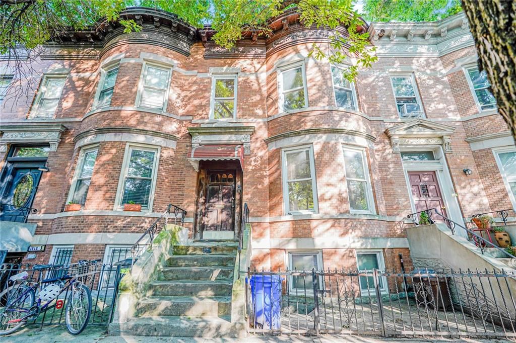 Exterior, Facade, Brick Facade, Rowhouse