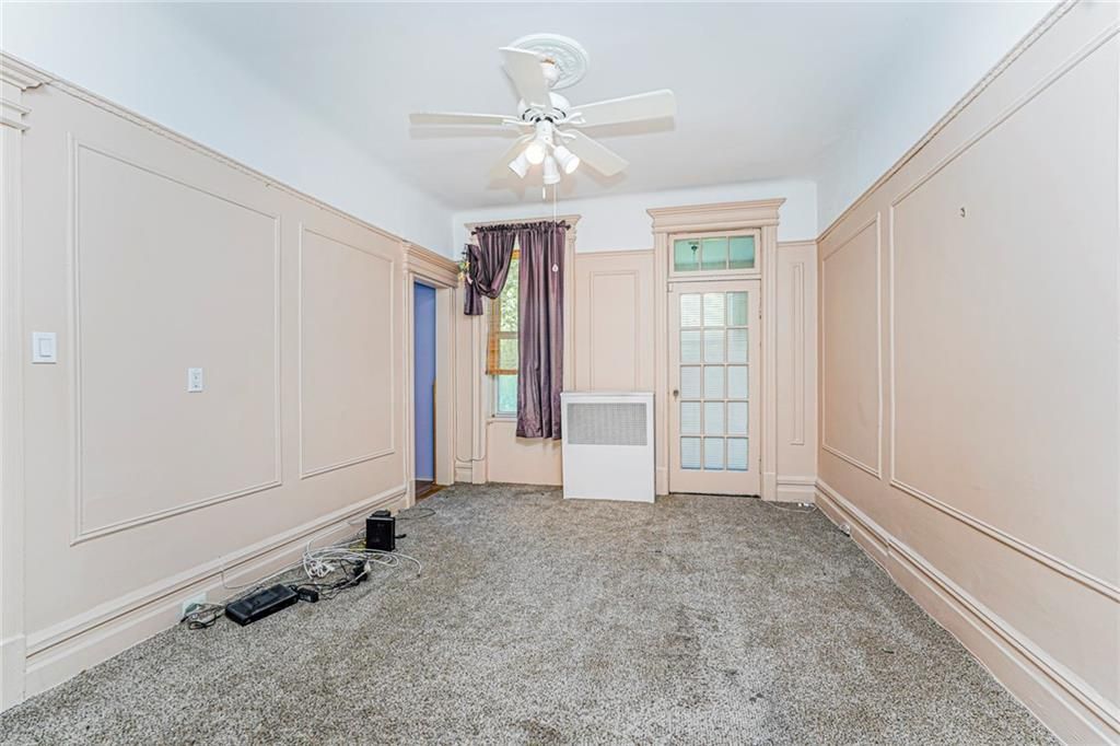 Empty room, Interior