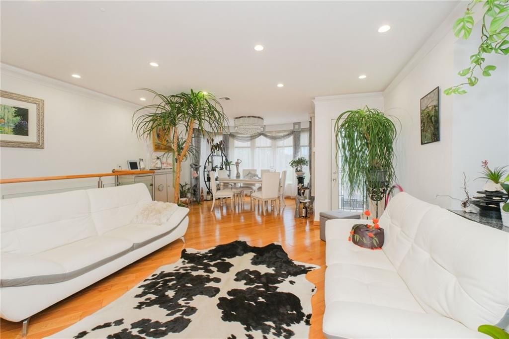 Dining room, Interior, Living room, Recessed Lighting, Wood Texture Flooring