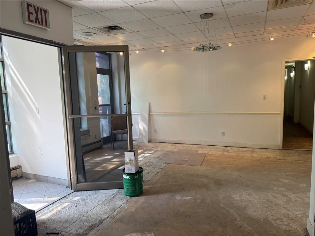 Empty room, Interior, Pendant Lights