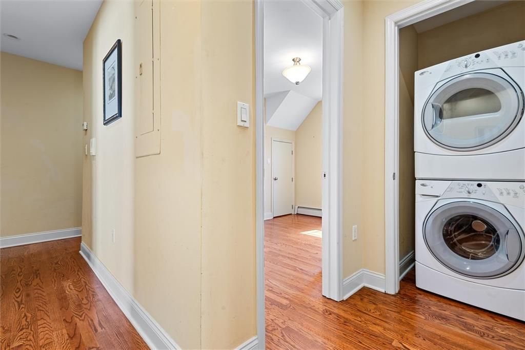 Interior, Utility Closets, Washer, Wood Texture Flooring