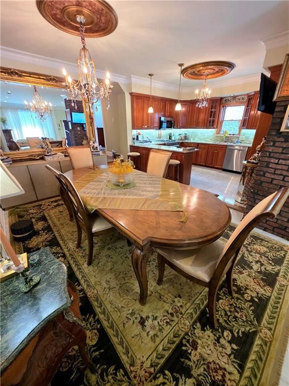 Chandelier, Dining room, Interior, Kitchen, Pendant Lights, Stainless Steel Appliances