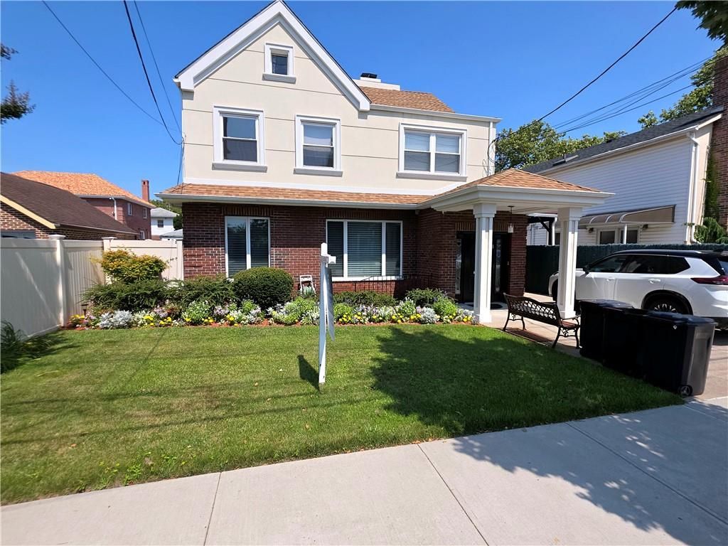 Exterior, Facade, Brick Facade, Queen Anne Victorian