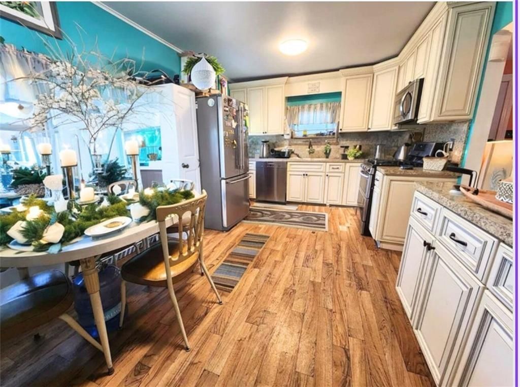 Dining room, Interior, Kitchen, Recessed Lighting, Stainless Steel Appliances, Wood Texture Flooring
