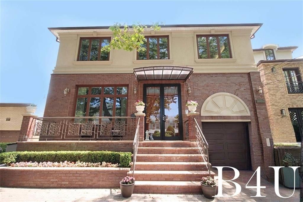 Attached, Exterior, Facade, Brick Facade, Rowhouse