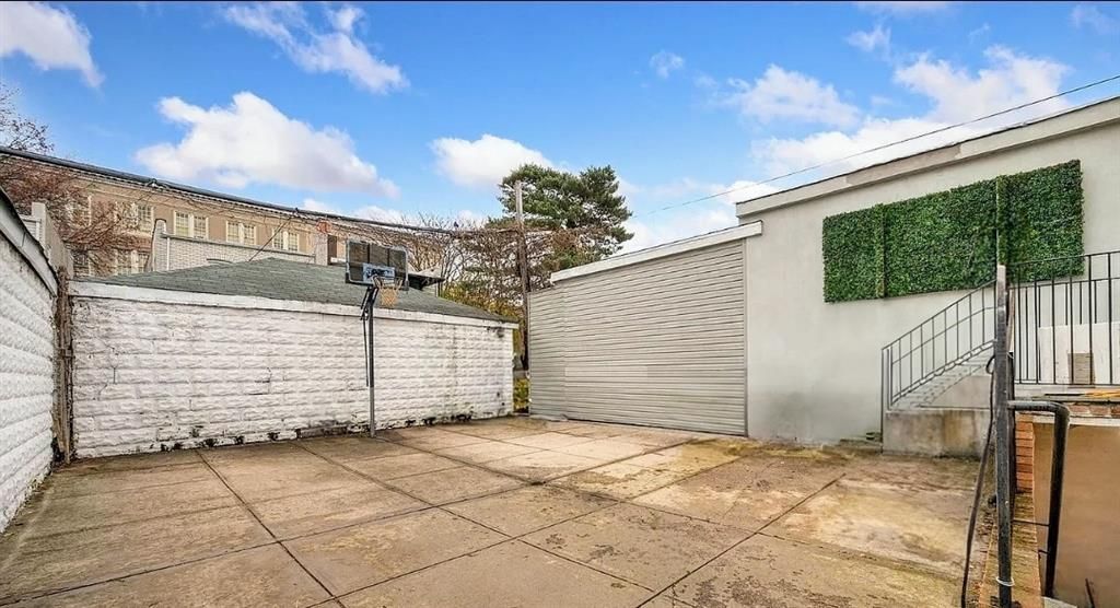 Detached Garage, Exterior