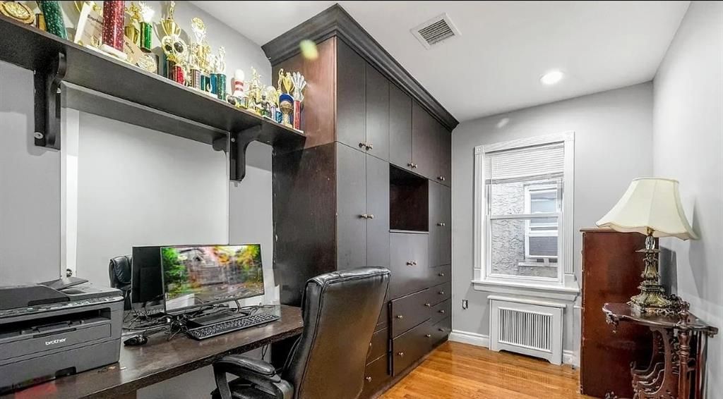 Home Office, Interior, Recessed Lighting, Wood Texture Flooring