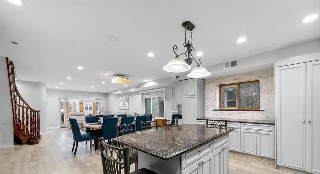 Dining room, Interior, Kitchen, Pendant Lights, Recessed Lighting, Wood Texture Flooring