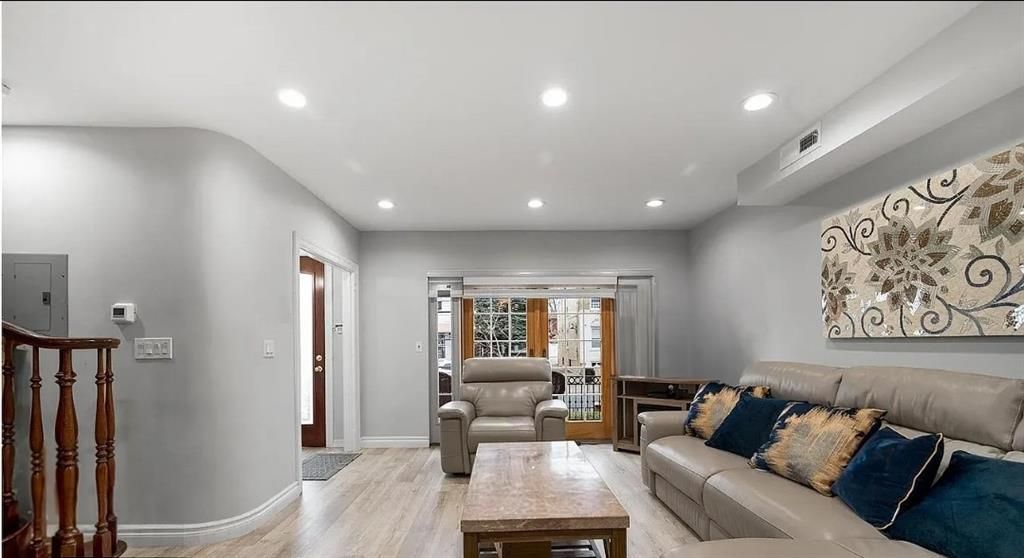 Interior, Living room, Recessed Lighting, Wood Texture Flooring