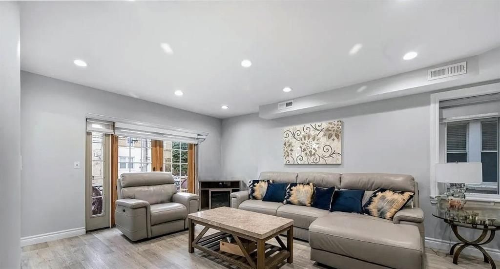 Interior, Living room, Recessed Lighting, Wood Texture Flooring