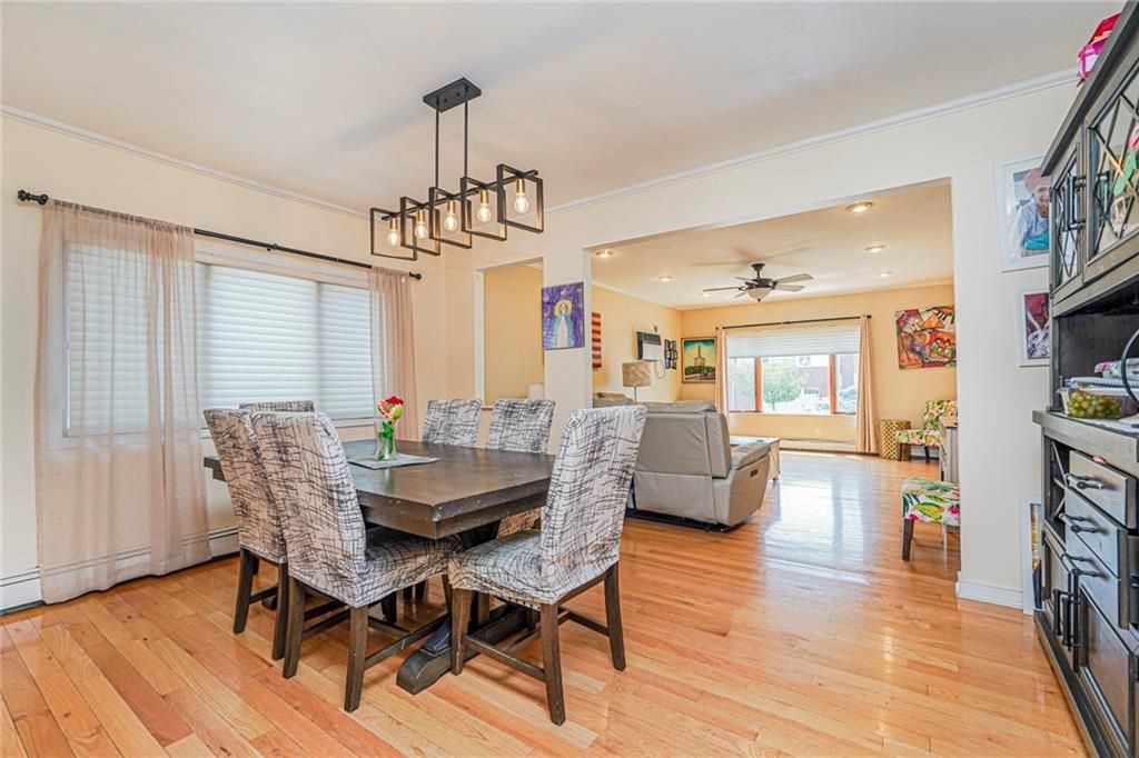 Dining room, Interior, Living room, Pendant Lights, Recessed Lighting, Wood Texture Flooring