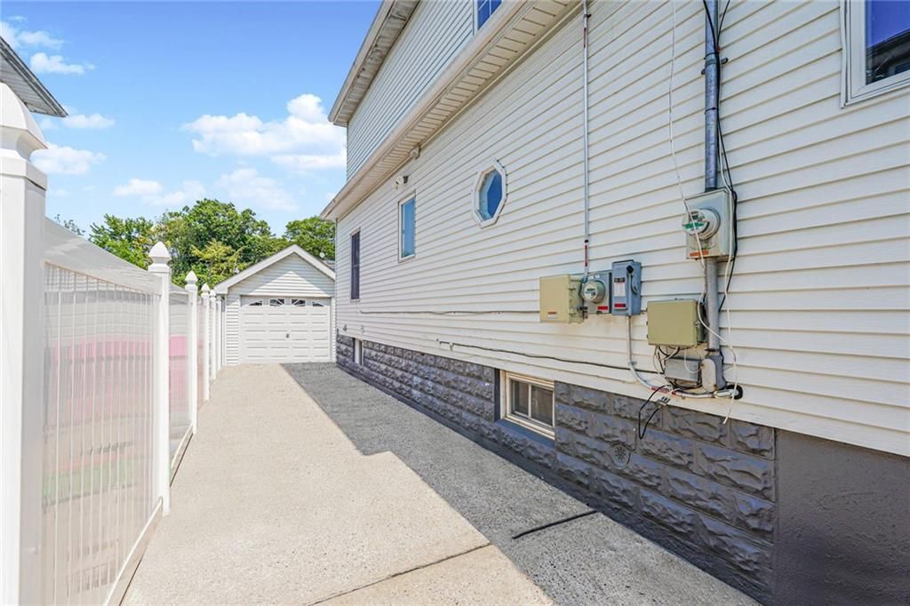 Detached Garage, Exterior