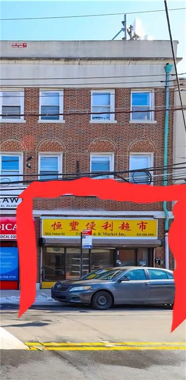 Exterior, Facade, Brick Facade, Rowhouse