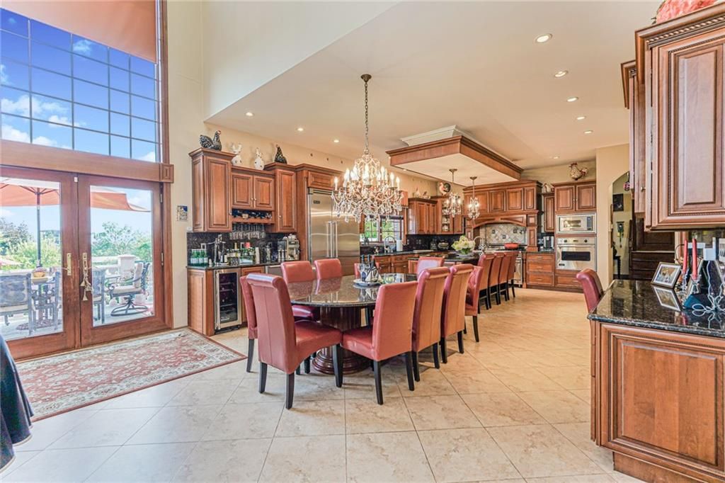 Chandelier, Dining room, Interior, Kitchen, Pendant Lights, Recessed Lighting, Stainless Steel Appliances