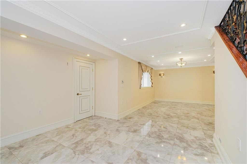 Empty room, Interior, Recessed Lighting