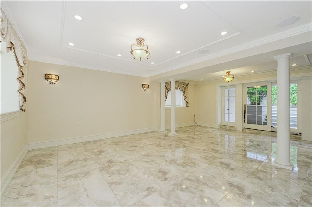 Empty room, Interior, Recessed Lighting