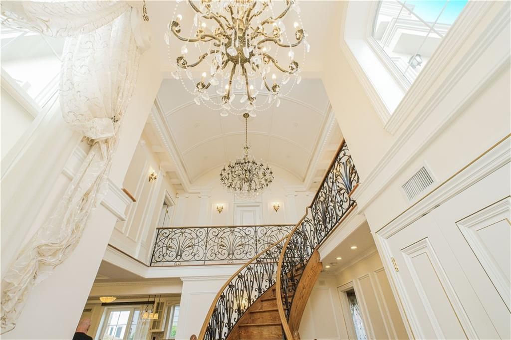 Chandelier, Interior