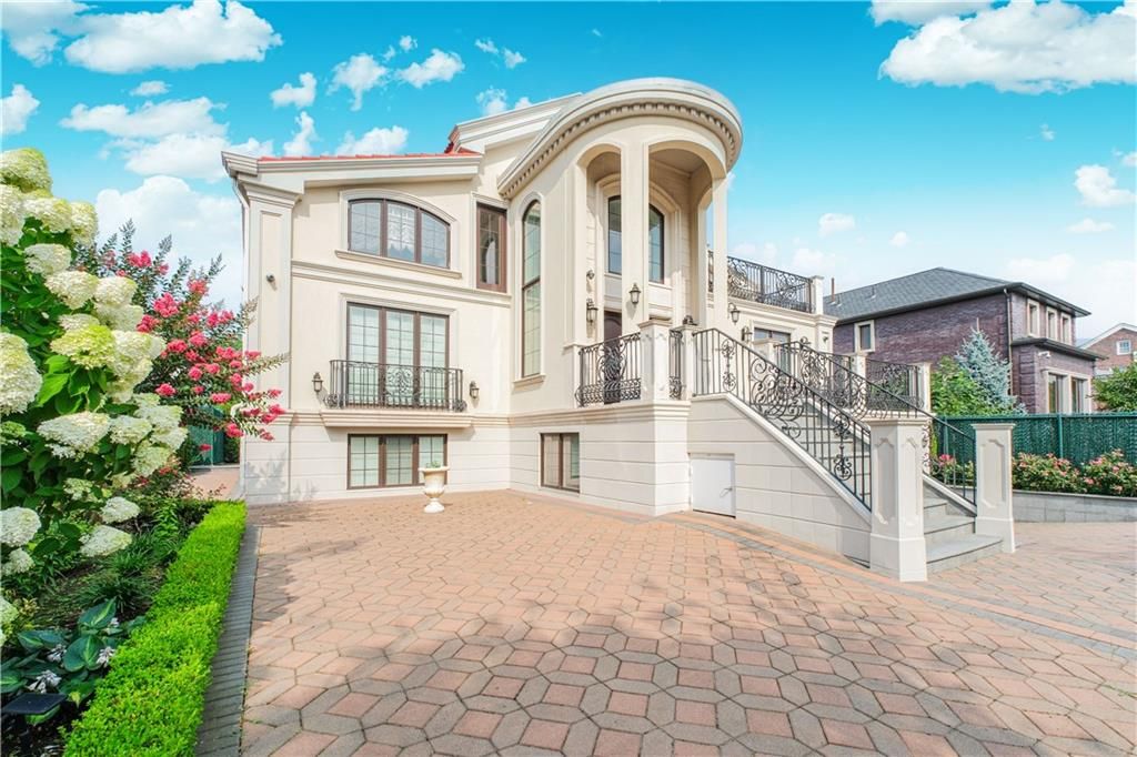 Exterior, Facade, French Provincial