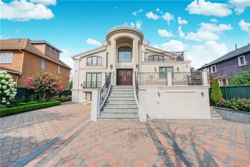 Attached, Exterior, Facade, French Provincial