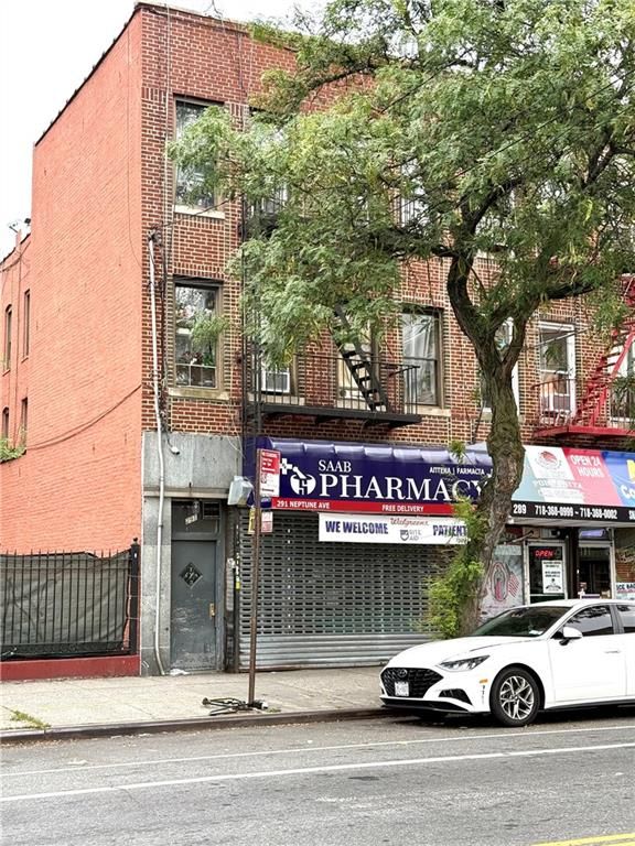 Exterior, Facade, Brick Facade, Rowhouse