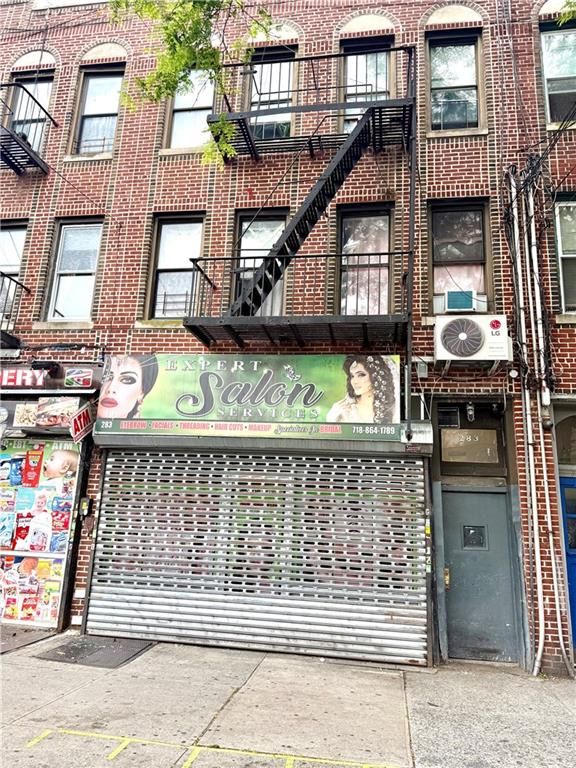 Exterior, Facade, Brick Facade, Rowhouse