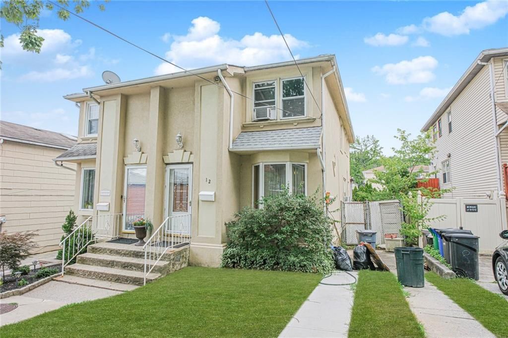 Exterior, Facade, Brownstone