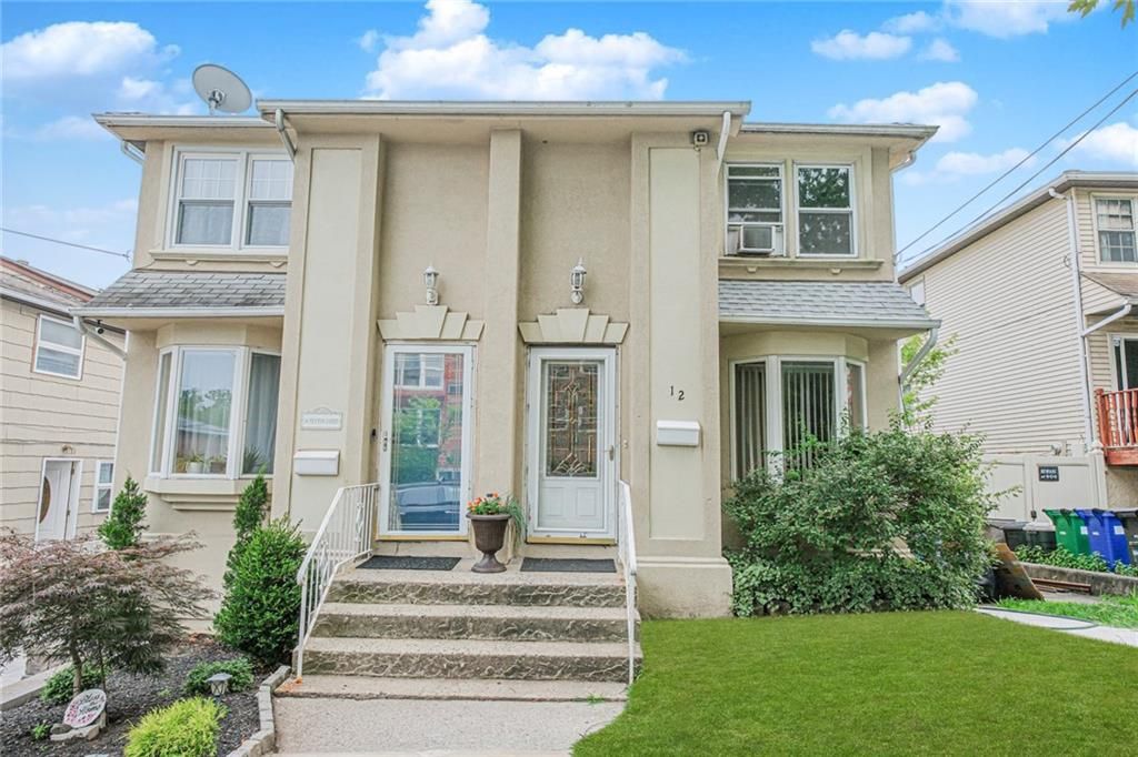 Exterior, Facade, Rowhouse