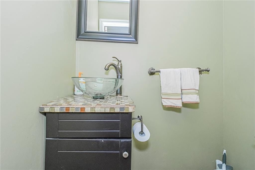 Bathroom, Interior, Tile Countertops