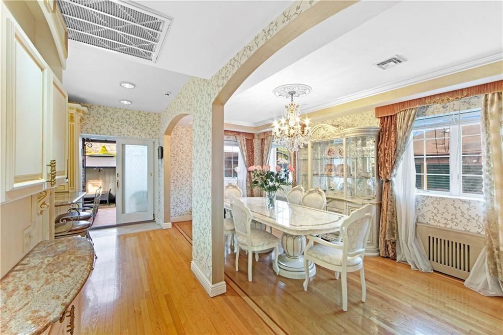 Chandelier, Dining room, Interior, Recessed Lighting, Wood Texture Flooring