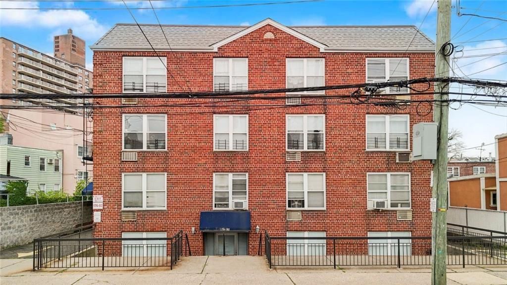 Exterior, Facade, Brick Facade, Rowhouse