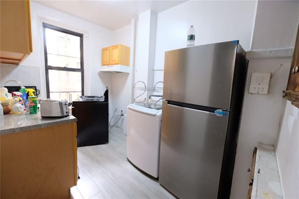 Interior, Kitchen, Washer, Wood Texture Flooring