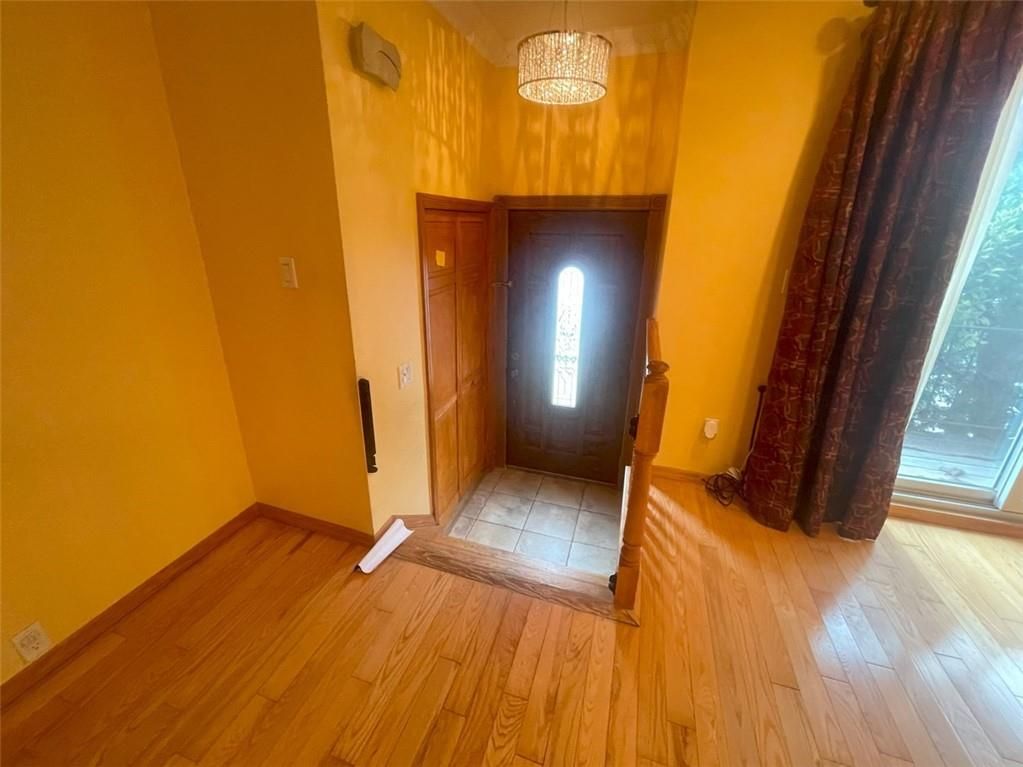 Interior, Pendant Lights, Wood Texture Flooring
