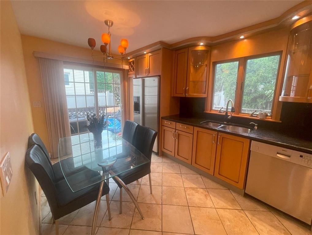 Dining room, Interior, Kitchen, Recessed Lighting, Stainless Steel Appliances