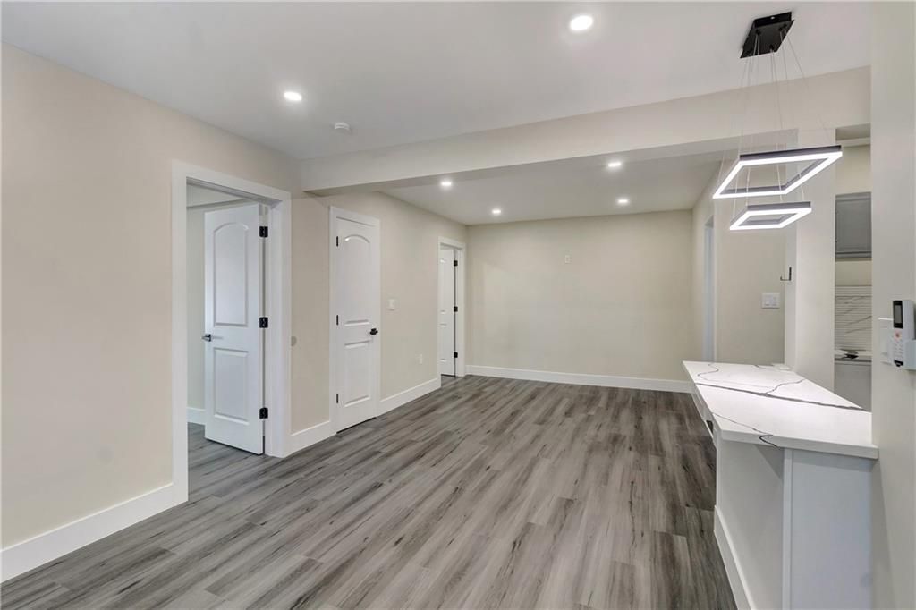 Interior, Pendant Lights, Recessed Lighting, Wood Texture Flooring