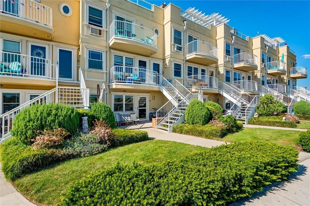 Exterior, Facade, Condo Building