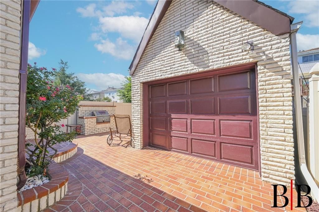 Detached Garage, Exterior