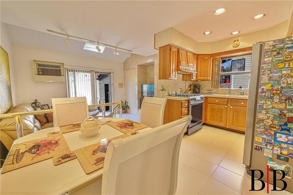 Dining room, Interior, Kitchen, Recessed Lighting