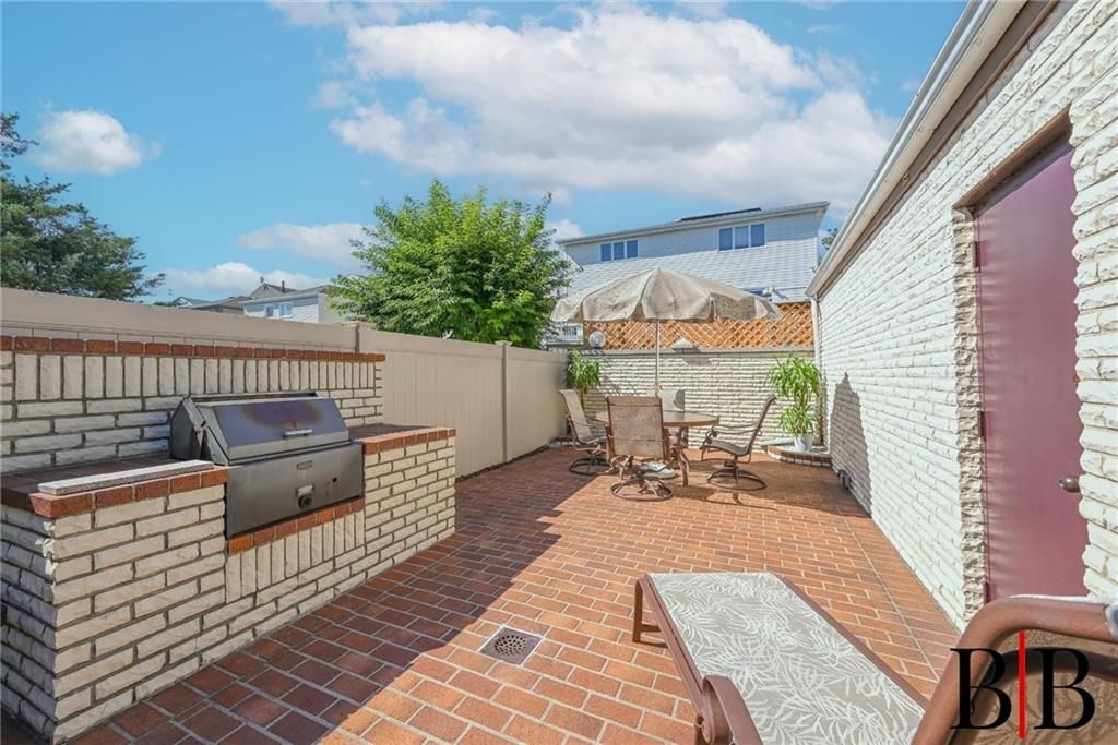 Exterior, Outdoor Kitchen